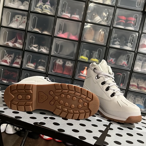 Juniors size 5 light grey shell toe nubuck boots - Picture 5 of 5